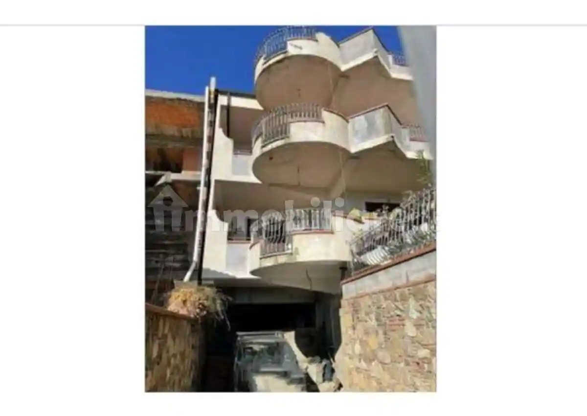 Villa in vendita a Santa Teresa di Riva