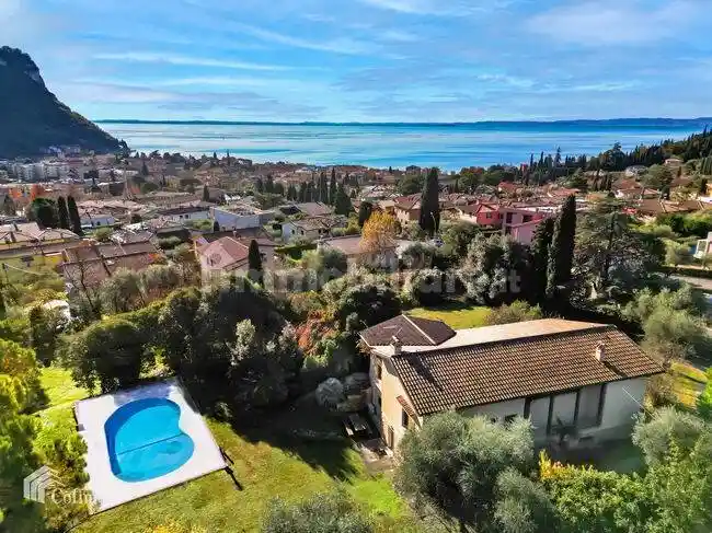 Villa in vendita a Garda