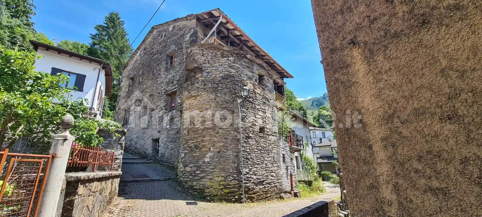 Casa indipendente in vendita a Rezzoaglio