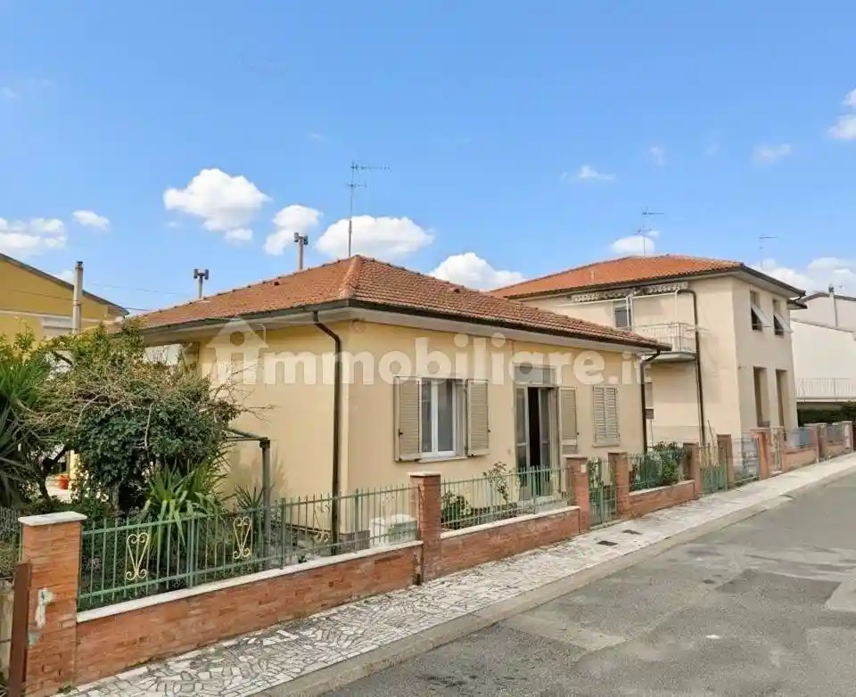 Villa in vendita a Cecina