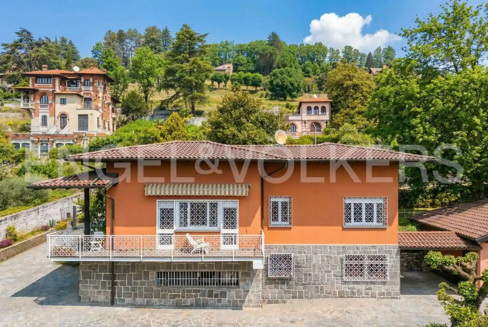 Villa in vendita a Gavirate