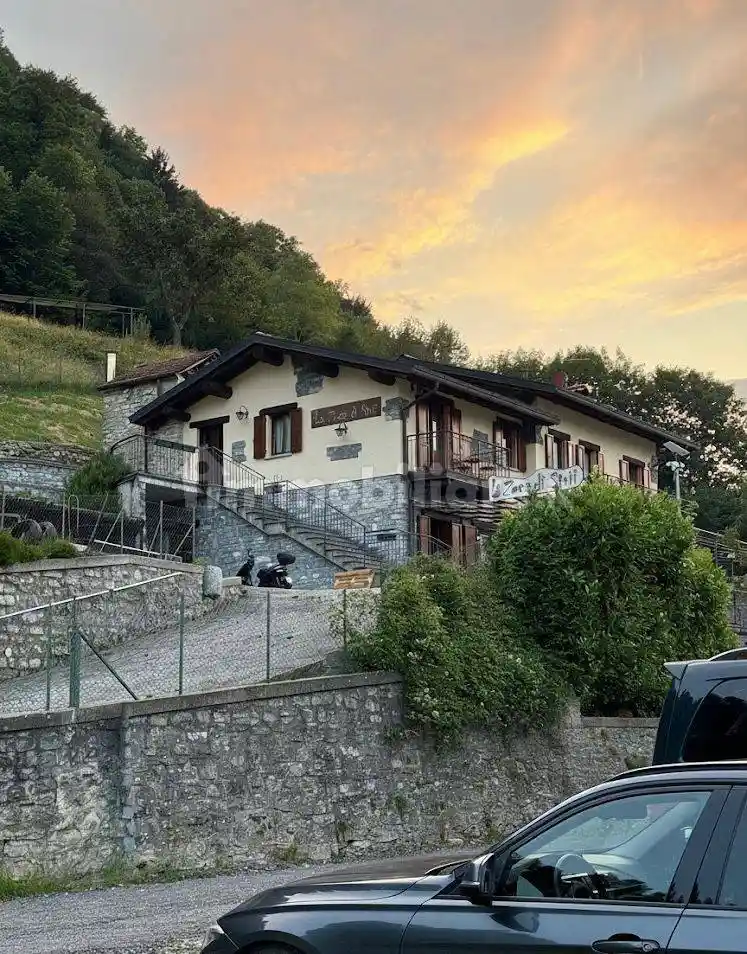 Villa in vendita a Schignano