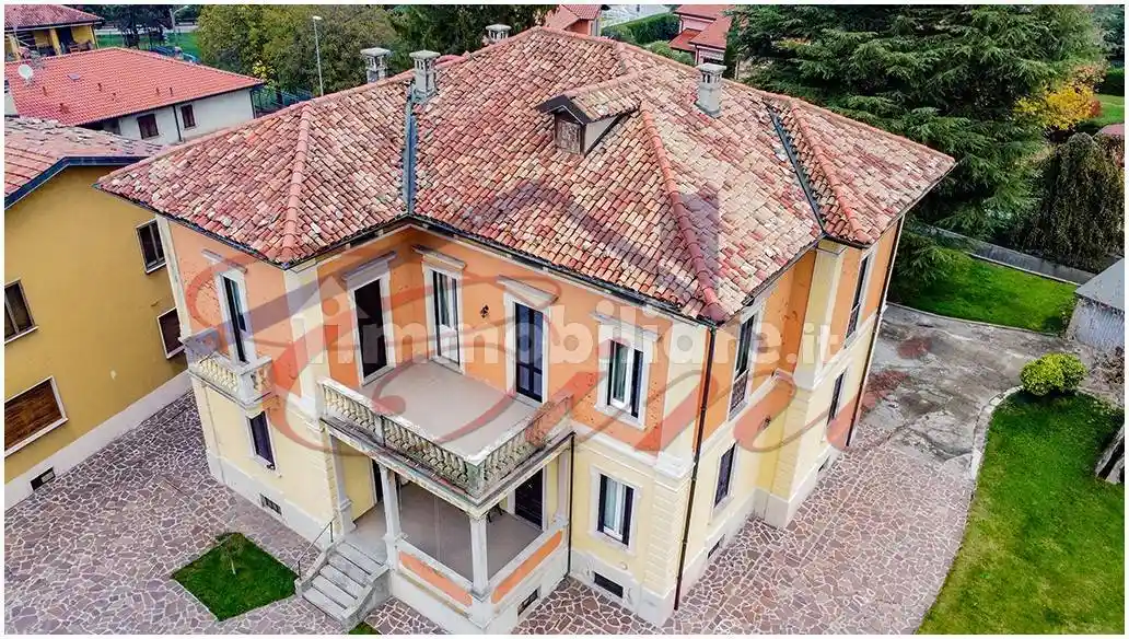 Villa in vendita a Eupilio