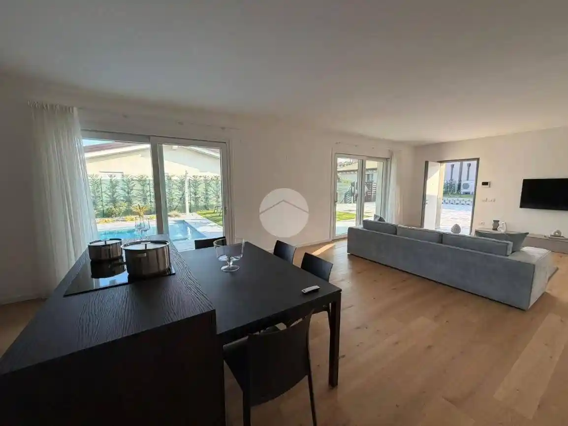 Villa in vendita a Manerba del Garda