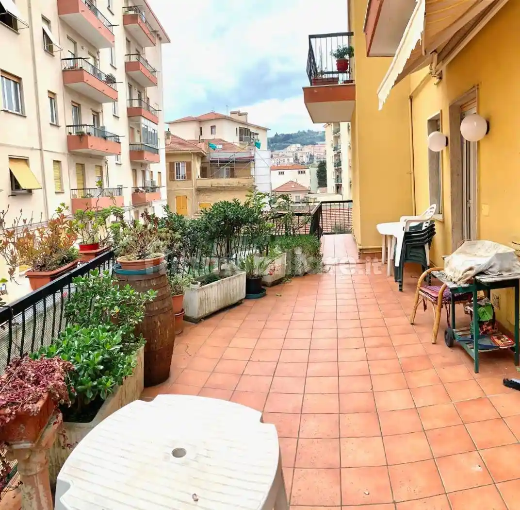 Appartamento in affitto a Imperia