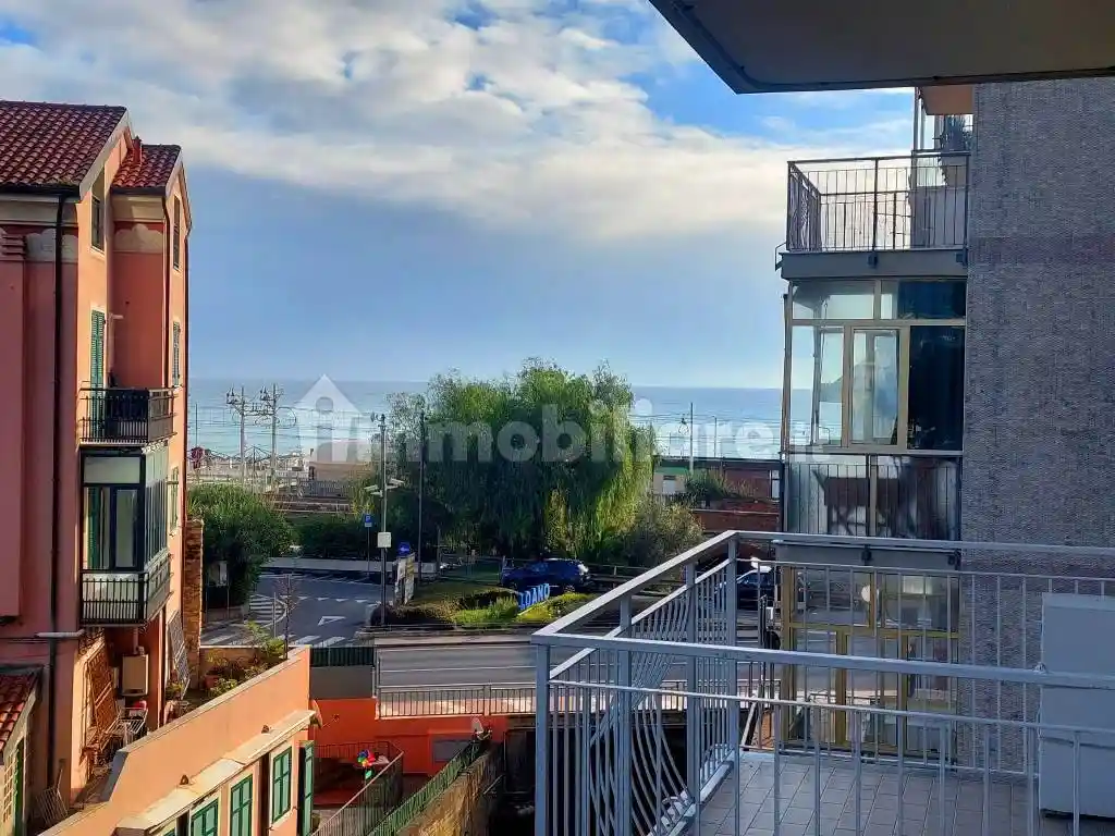 Appartamento in vendita a Borghetto Santo Spirito