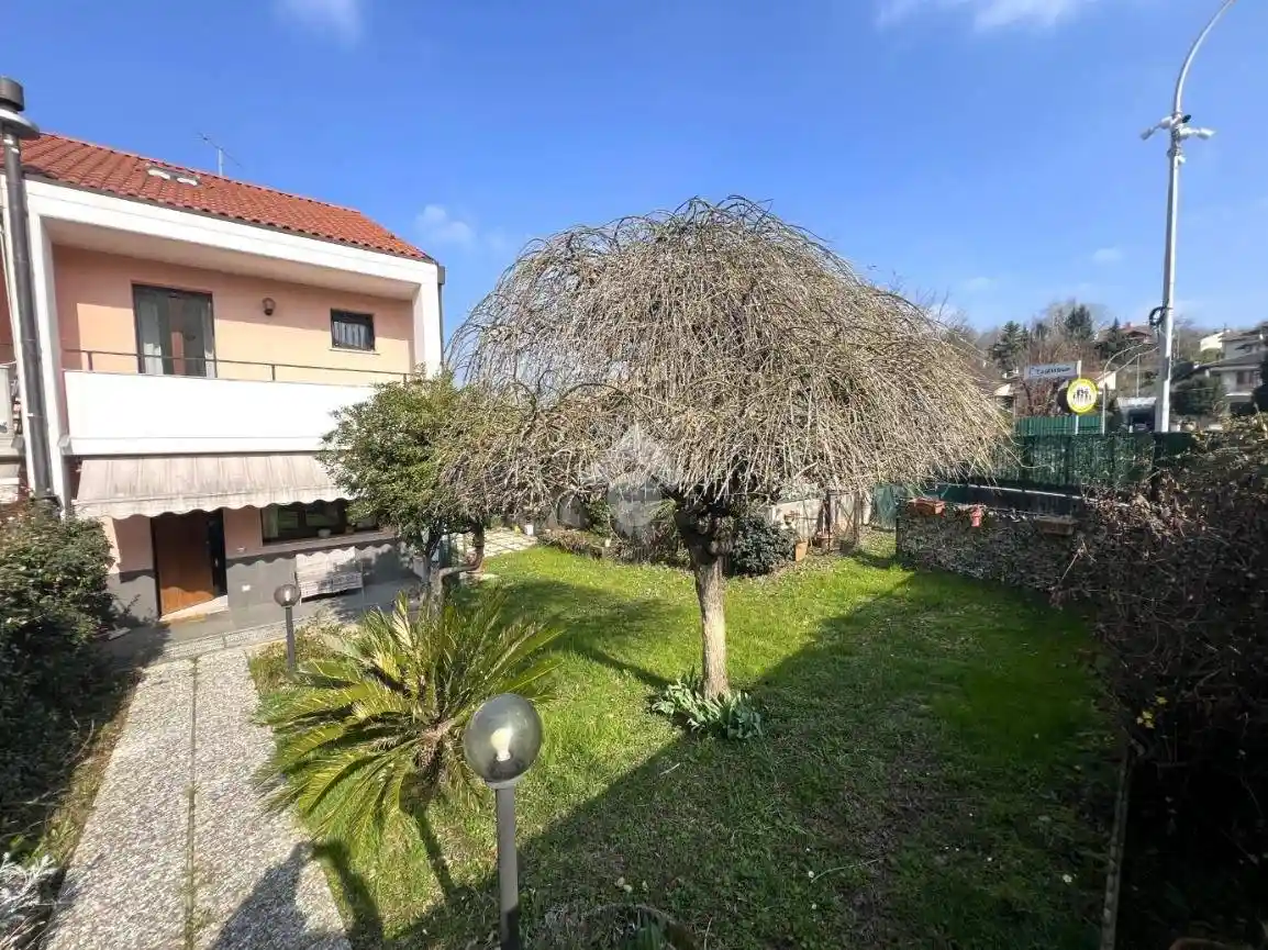 Villetta a schiera in vendita a Malnate