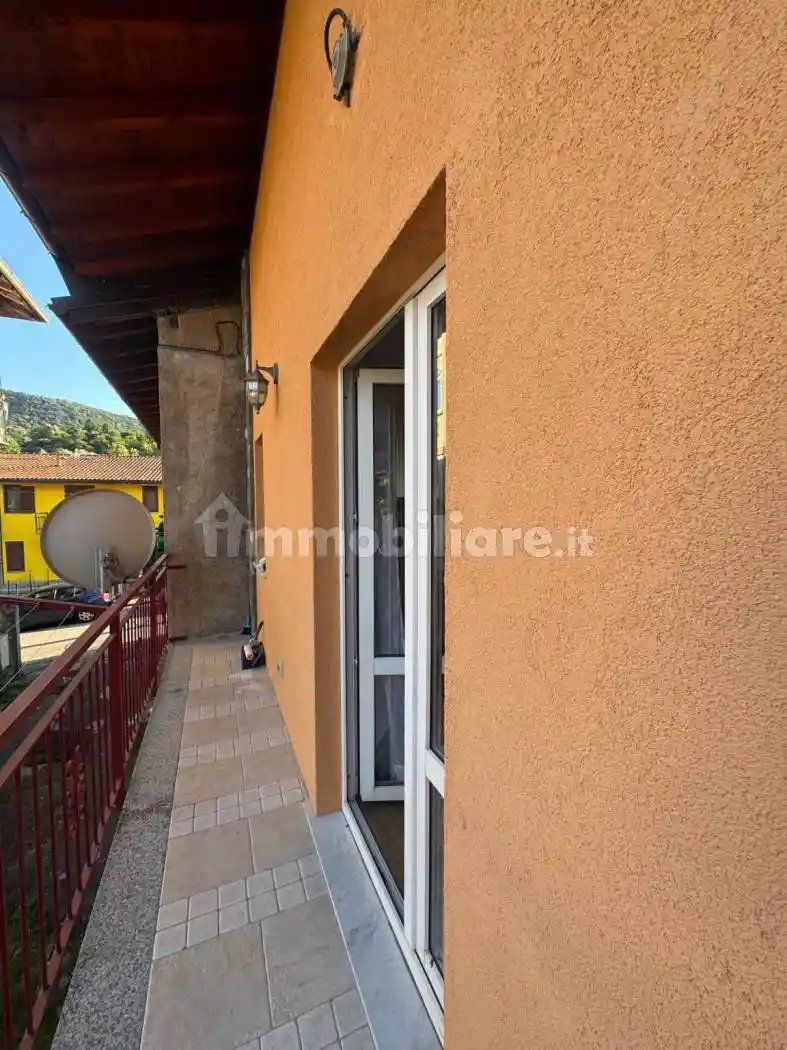 Casa indipendente in vendita a Cadegliano-Viconago