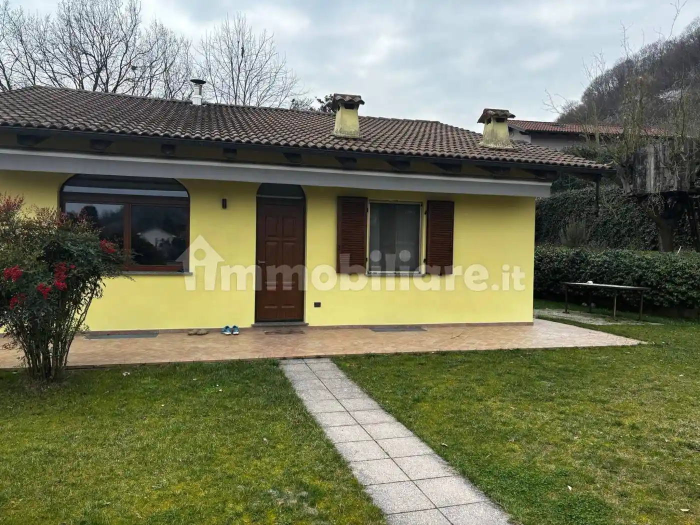 Villa in vendita a Vezza d'Alba