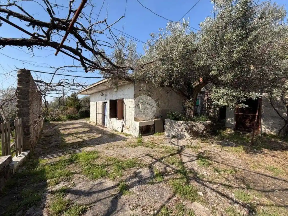 Casa indipendente in vendita a Fara in Sabina