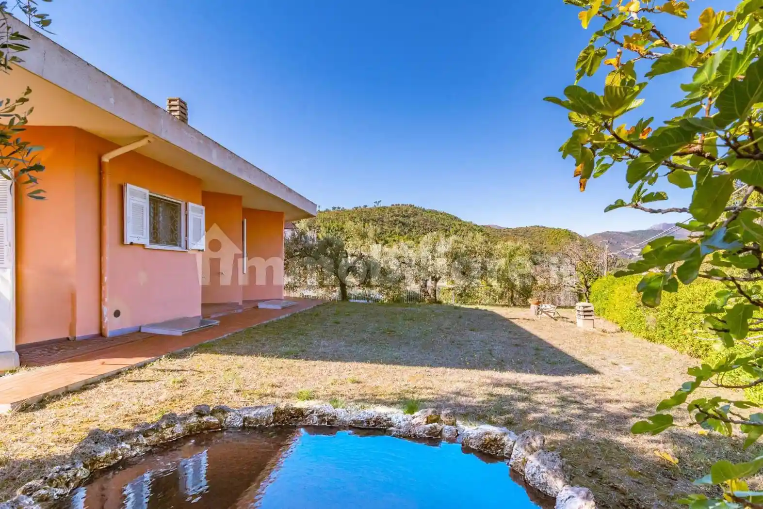 Villa in vendita a Cisano sul Neva