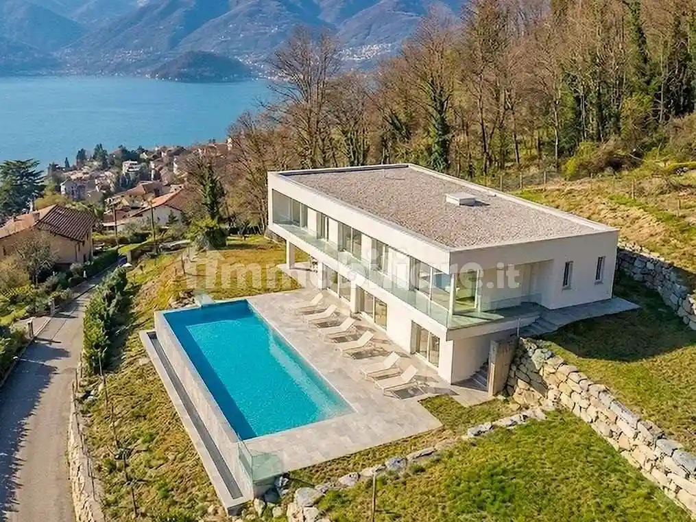 Villa in vendita a Arona