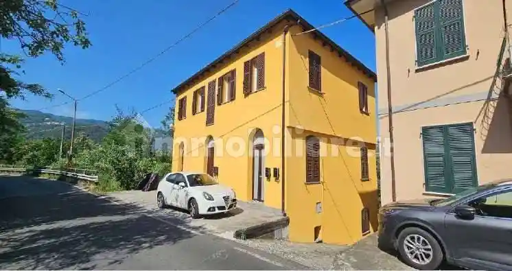 Villa in vendita a Follo