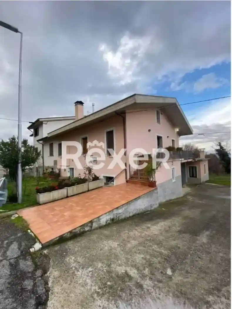 Casa indipendente in vendita a Castelli