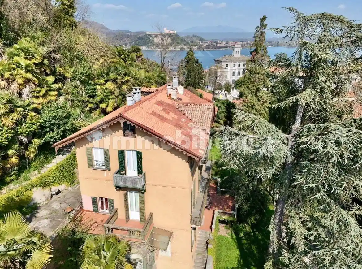 Villa in vendita a Arona