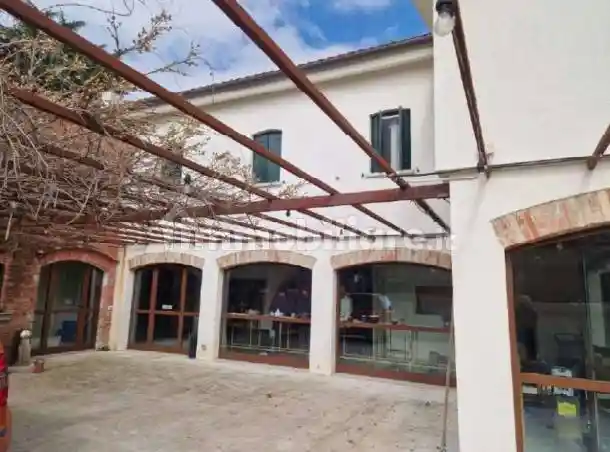 Palazzo - Stabile in vendita a Santa Maria di Sala