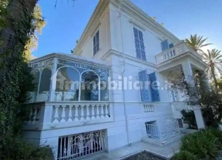 Villa in vendita a Ospedaletti