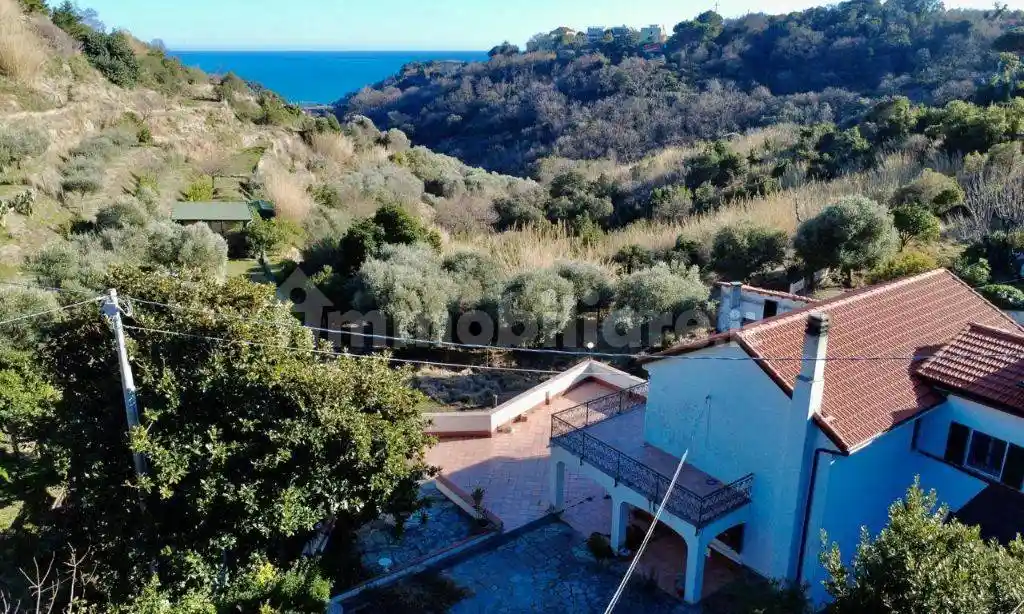 Villa in vendita a Celle Ligure