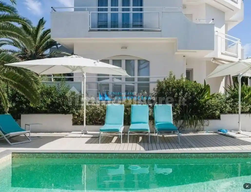 Villa in vendita a Montignoso