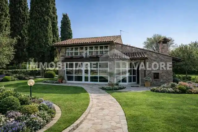 Villa in vendita a Valeggio sul Mincio