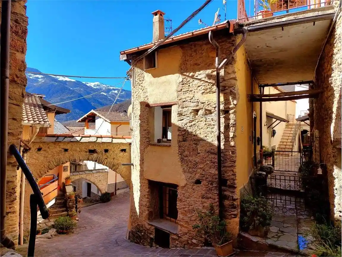 Casa indipendente in vendita a Pornassio