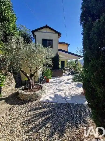 Villa in vendita a Carro