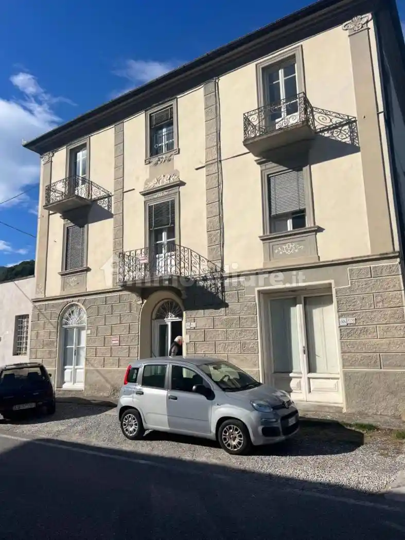 Palazzo - Edificio in vendita a Pescaglia