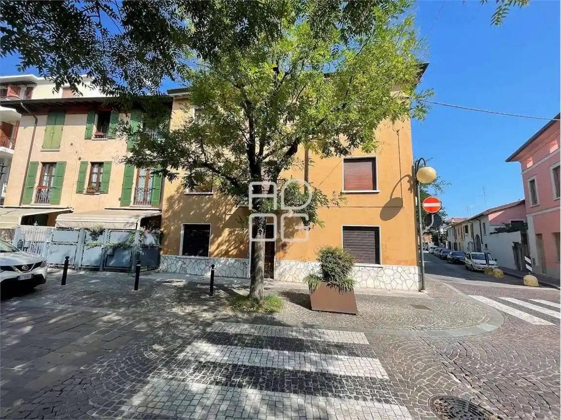 Casa indipendente in vendita a Desenzano del Garda