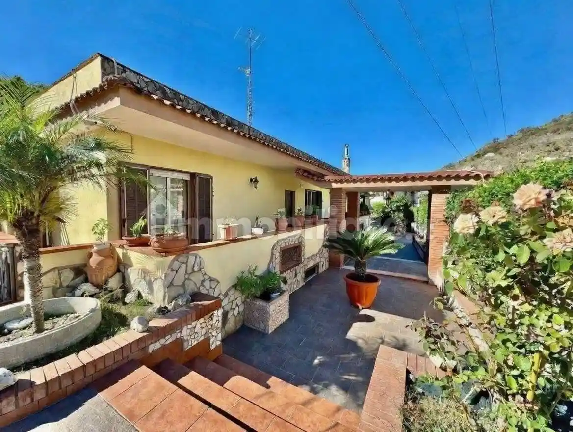 Villa in affitto a Pozzuoli