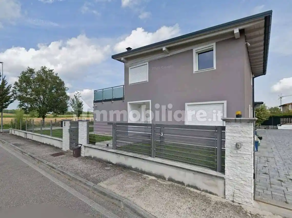 Villa in vendita a Volta Mantovana
