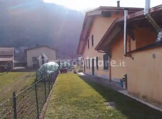 Villa in vendita a Esine