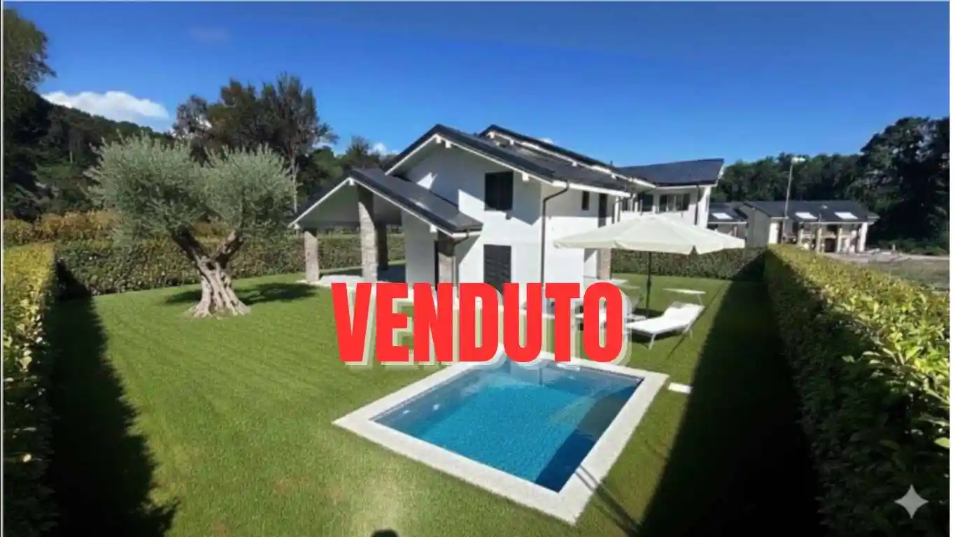 Villa in vendita a Bizzarone