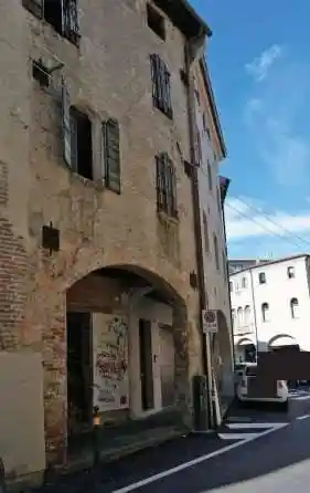Palazzo - Stabile in vendita a Treviso