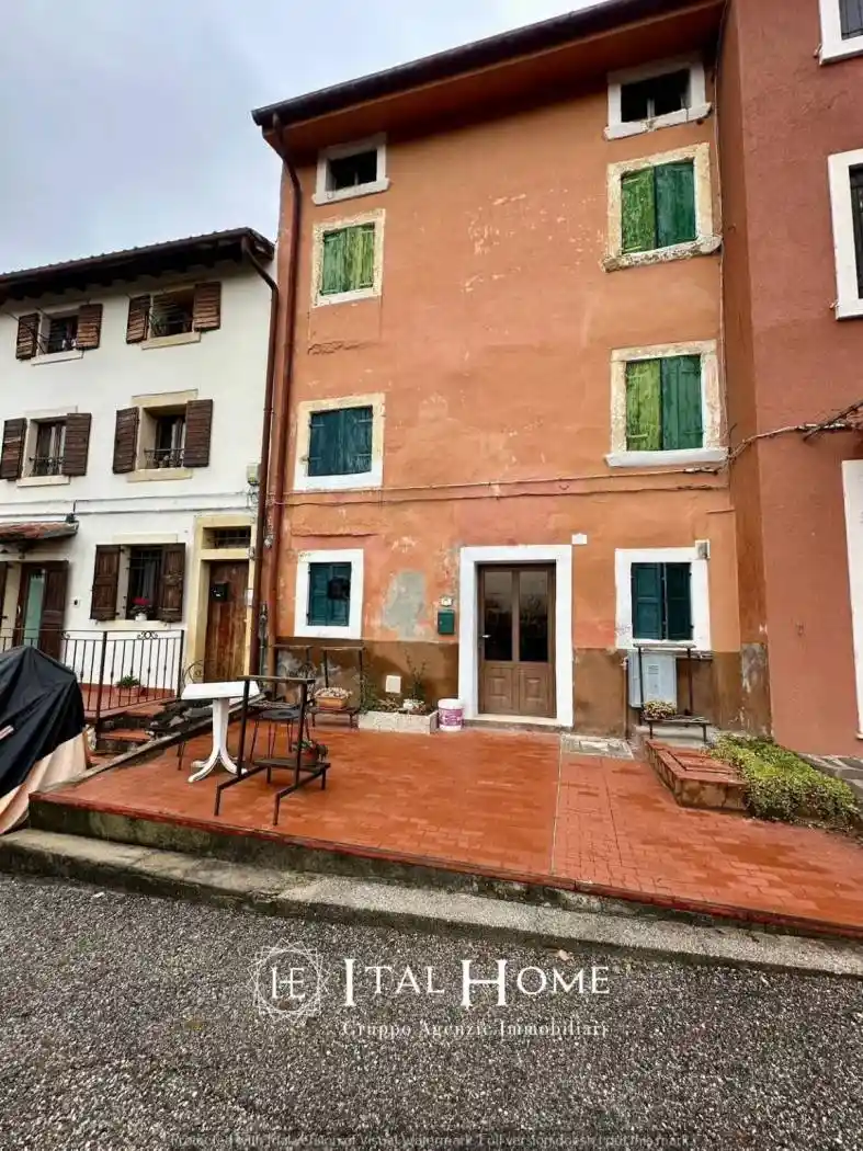 Casa indipendente in vendita a Verona