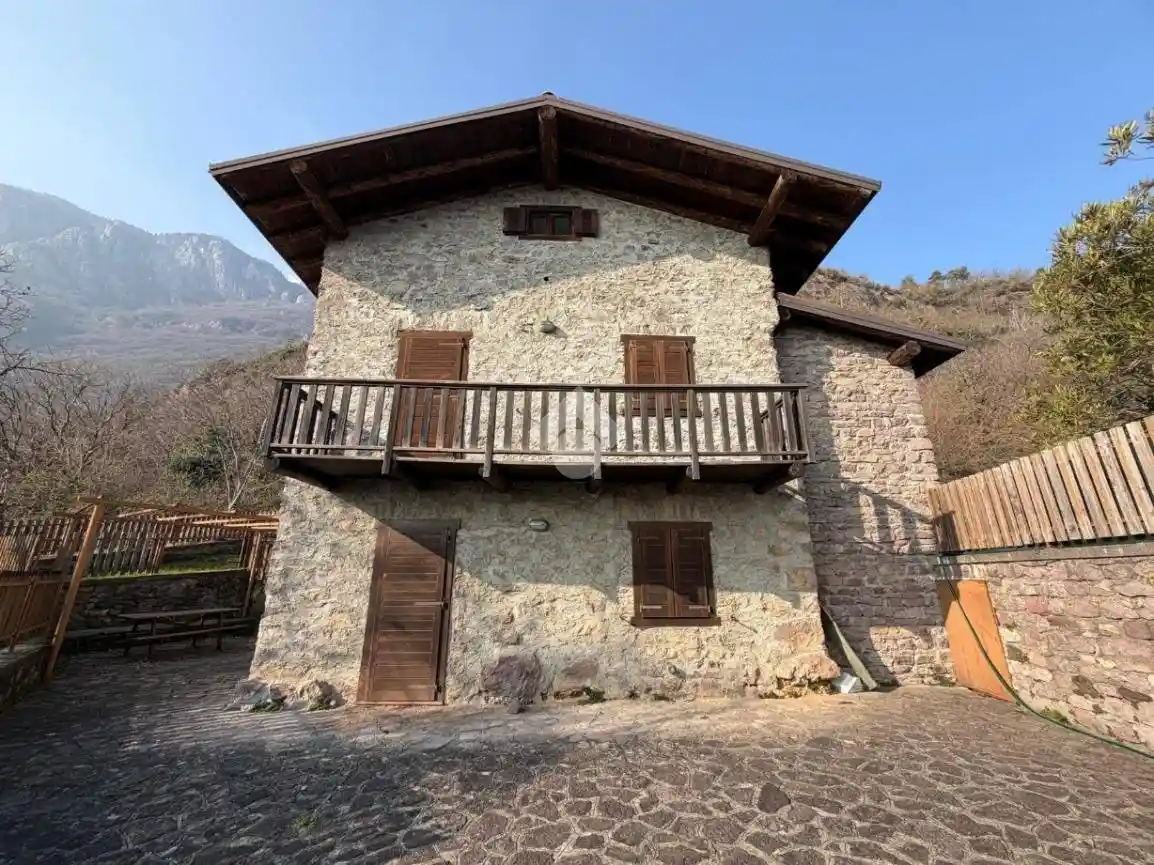 Casa indipendente in vendita a Rogno