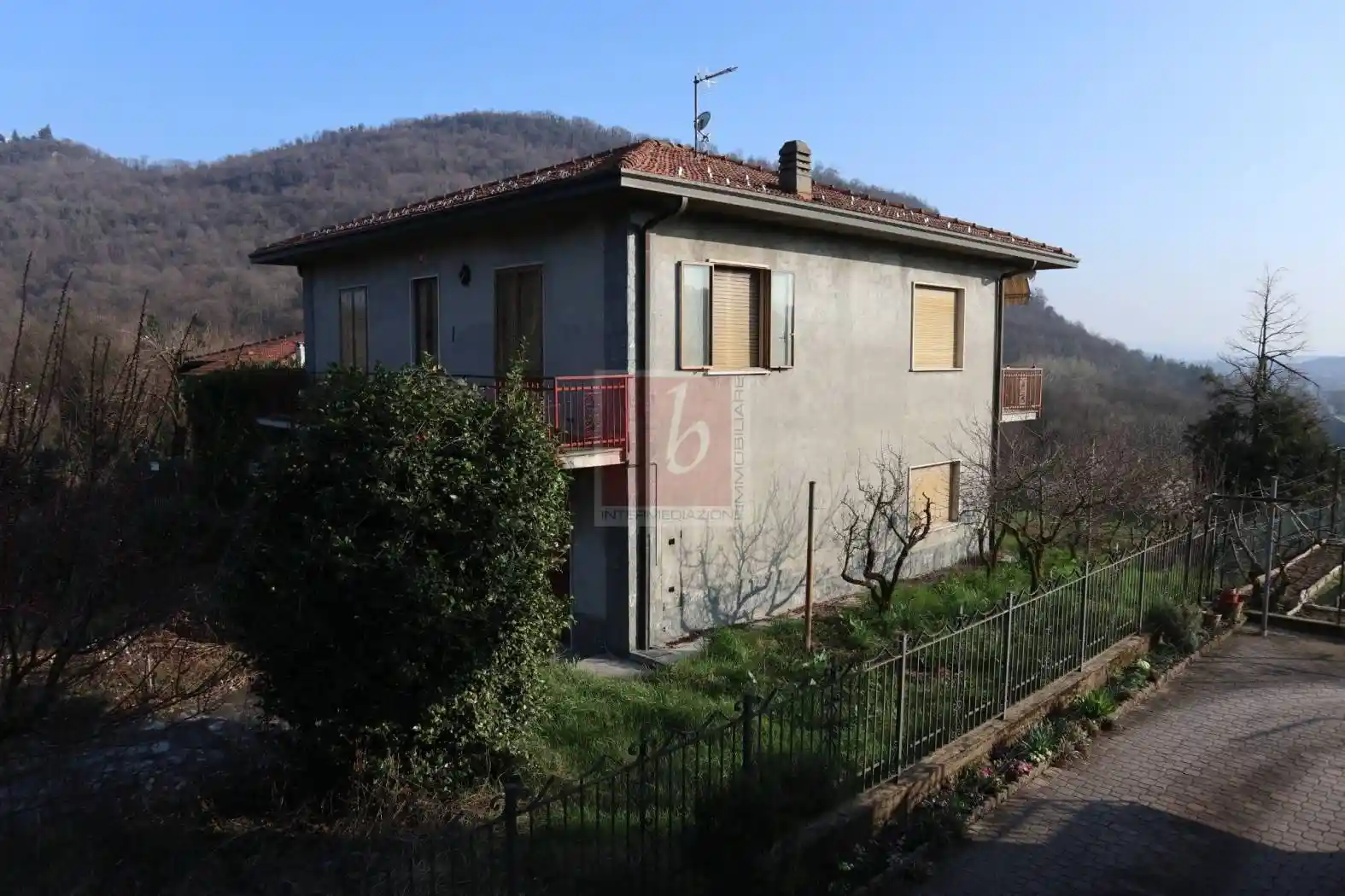 Villa in vendita a Laveno-Mombello