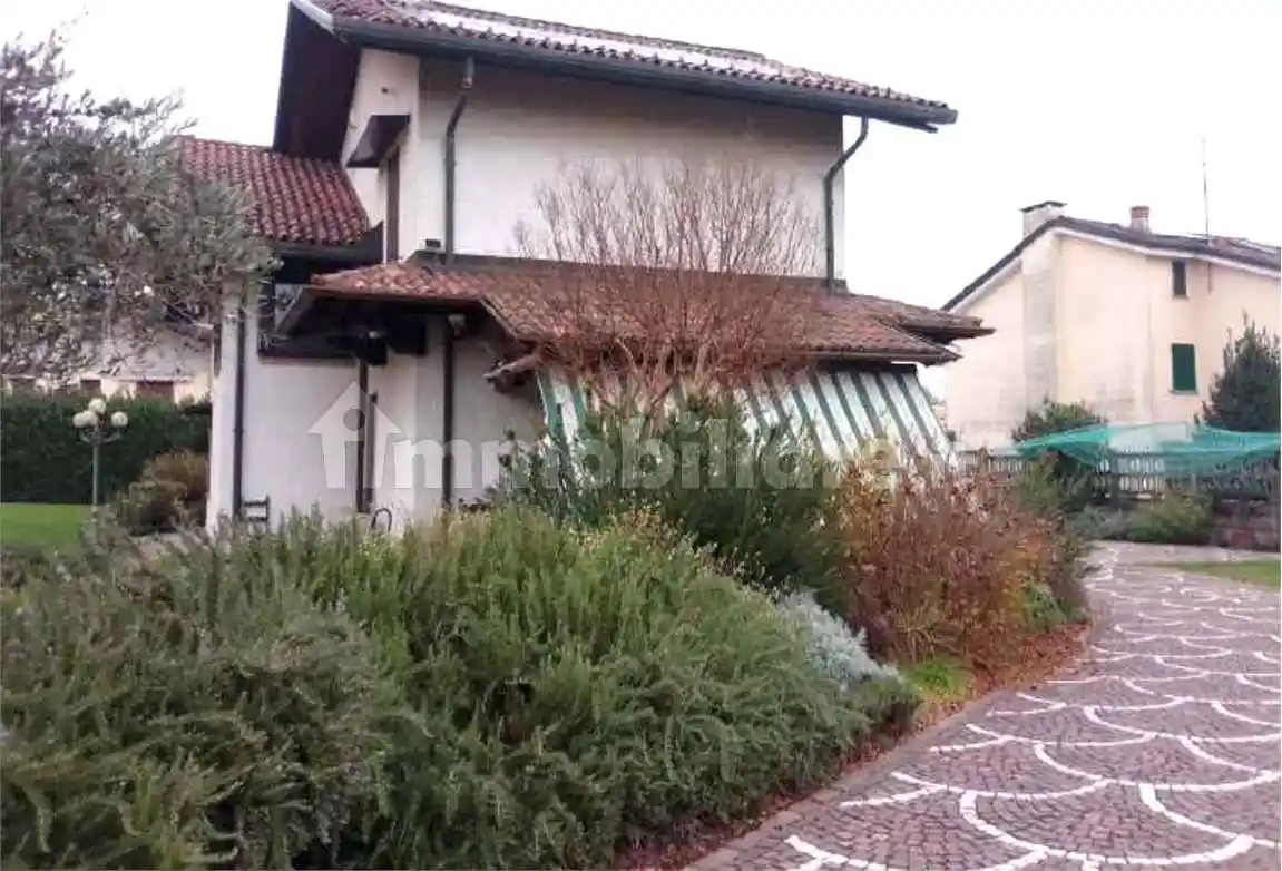 Appartamento in vendita a Usmate Velate