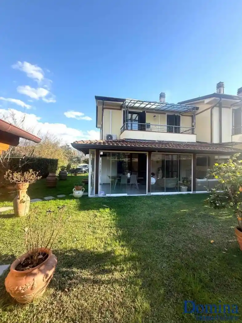 Villetta a schiera in vendita a Massa