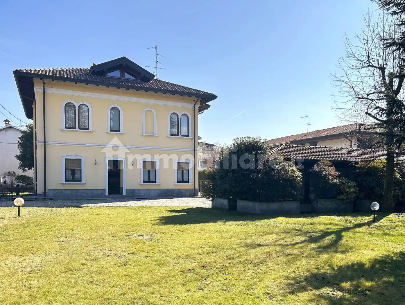 Villa in vendita a Lonate Pozzolo