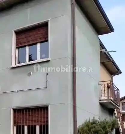 Casa indipendente in vendita a Azzate