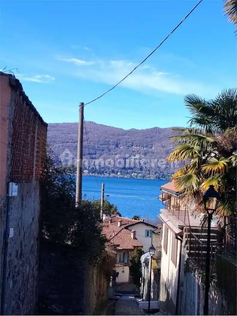 Appartamento in vendita a Leggiuno