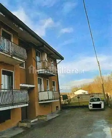 Appartamento in vendita a Angera