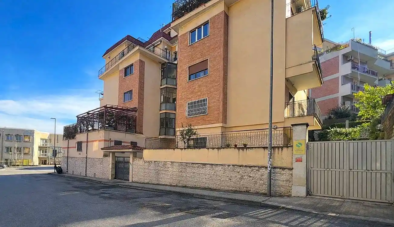 Appartamento in vendita a Roma