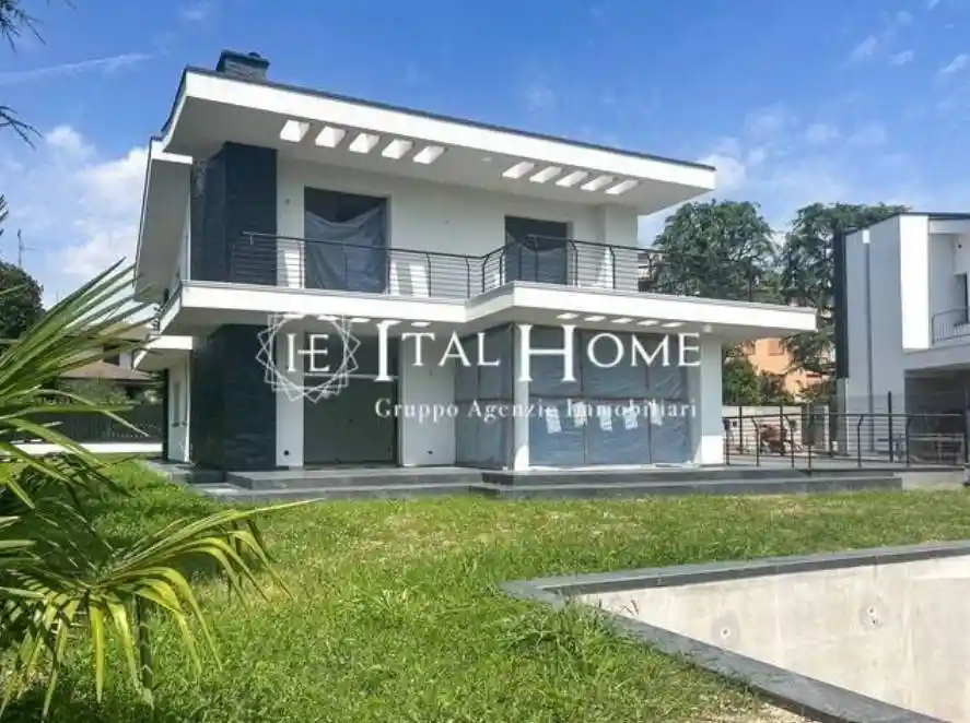 Villa in vendita a Inverigo