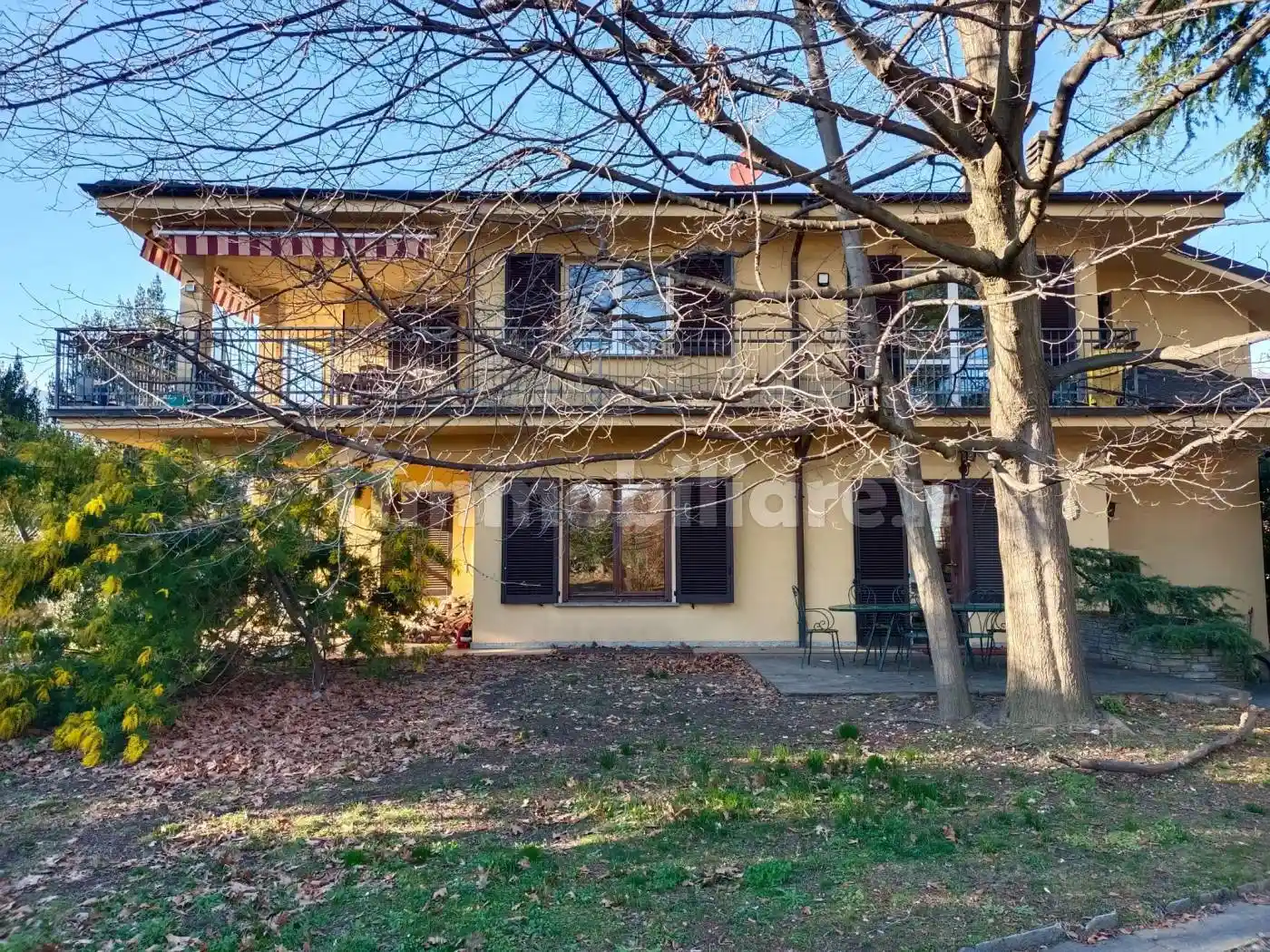 Villa in vendita a Longone al Segrino