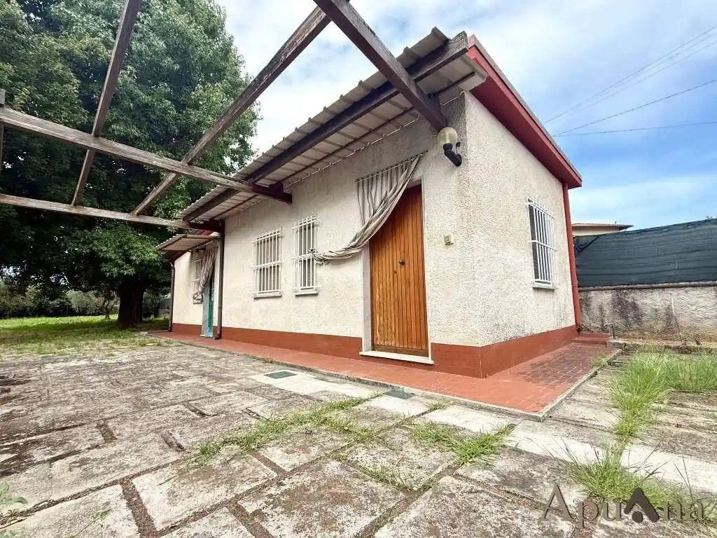 Casa indipendente in vendita a Massa