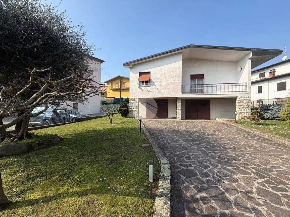 Casa indipendente in vendita a Trescore Balneario