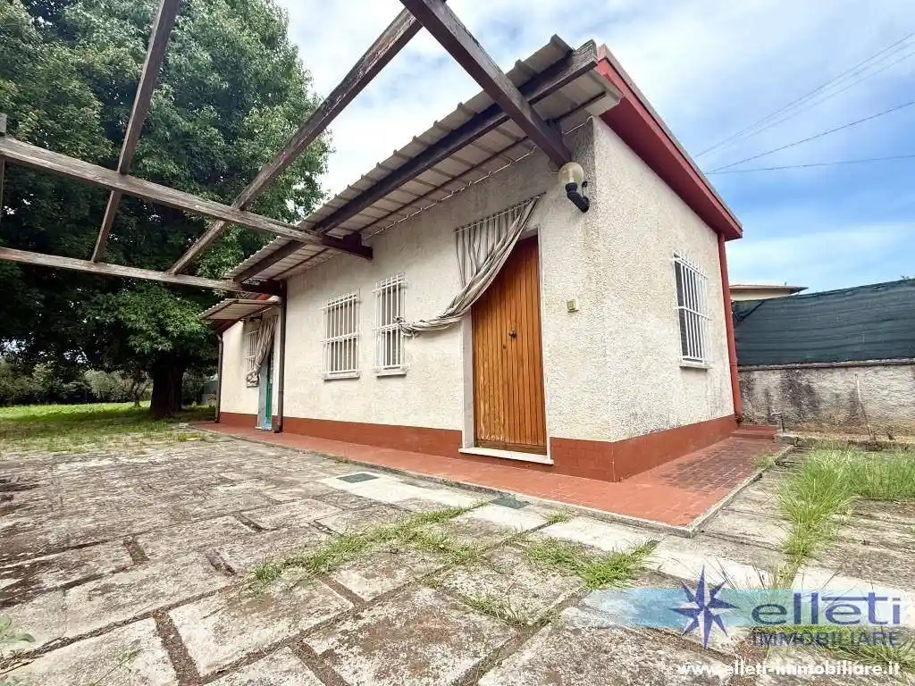 Casa indipendente in vendita a Massa