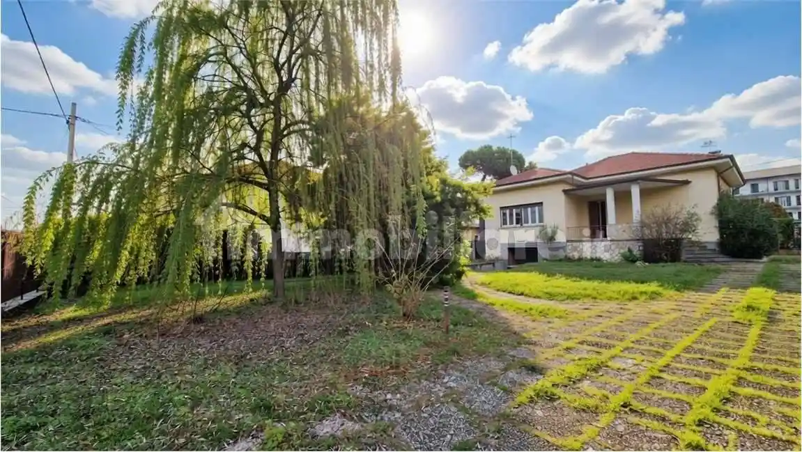 Villa in vendita a Varano Borghi