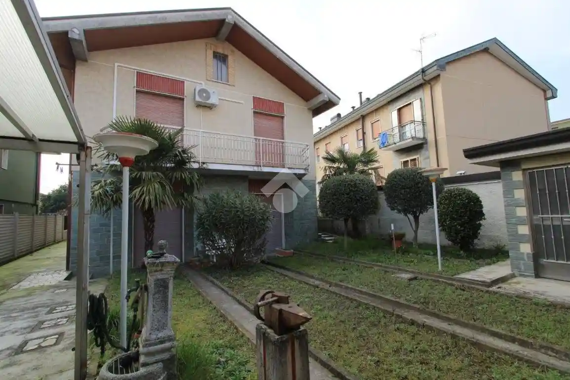 Villa in vendita a Bareggio
